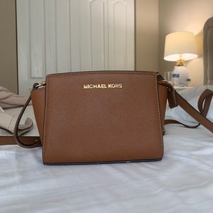 Micheal Kors Crossbody Bag